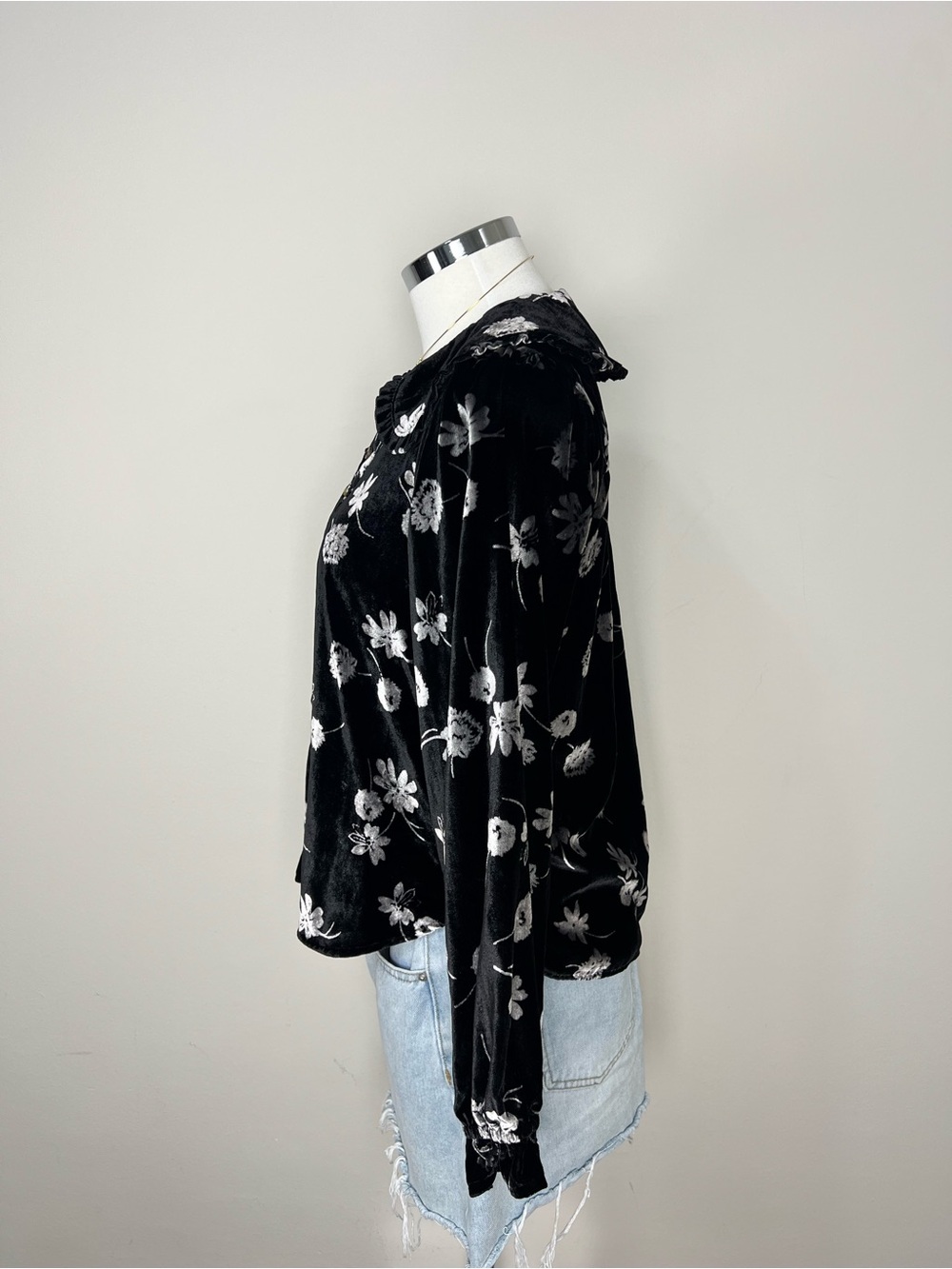Pilcro Anthropologie Keira Velvet Floral Collared Blouse XS NWT Black Romantic - Picture 5 of 10